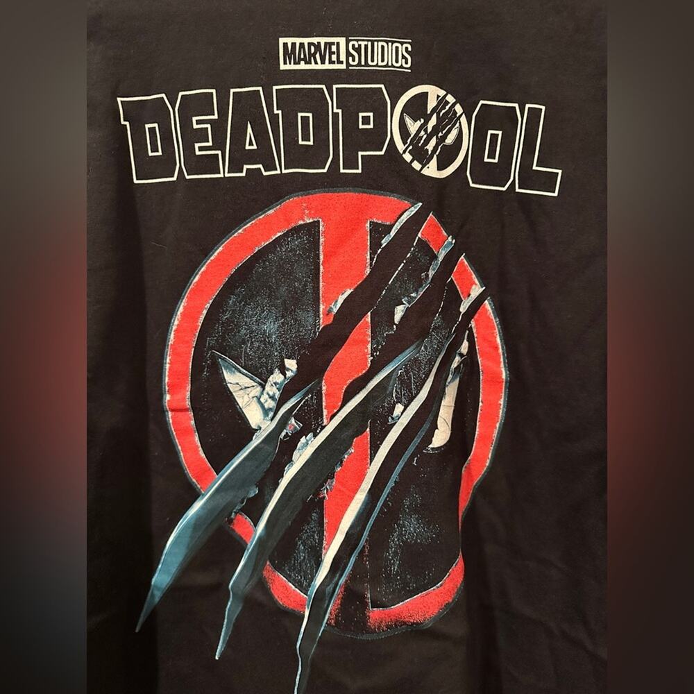 NWOT Marvel Disney Deadpool & Wolverine Movie Mashup front & back logo tee sz L - Picture 2 of 5